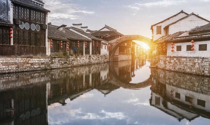 晚上怎么去跟女生聊天?-机智问答网页
